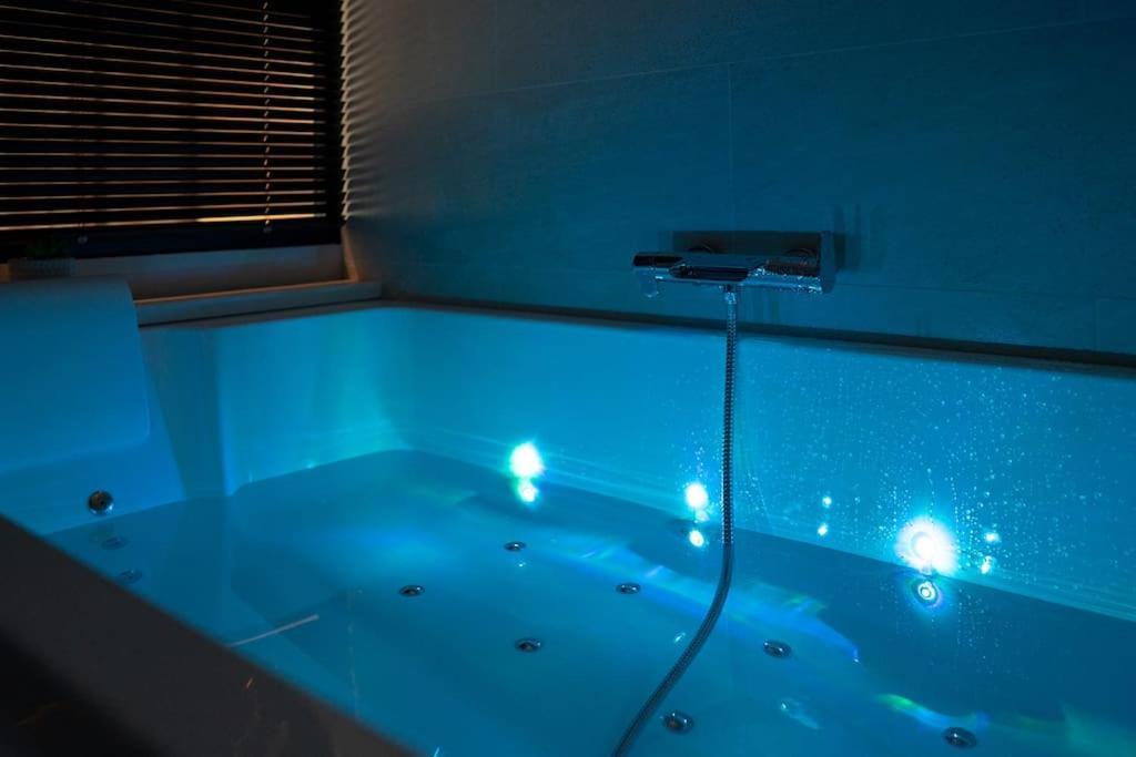 Suite De Luxe Jacuzzi Balneo,King Size Bed Collobrières المظهر الخارجي الصورة